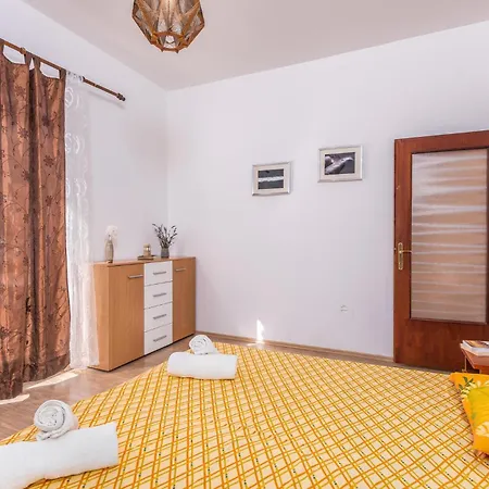 Apartment Gorgeous In Krk With Kitchen