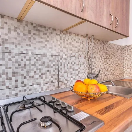 Gorgeous In Krk With Kitchen クルク